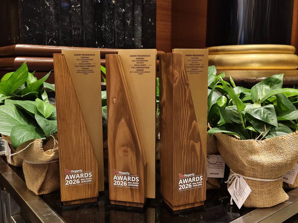 StarProperty Awards Trophy